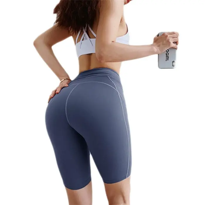 Do You Wear Underwear With Leggings? - GymDeity